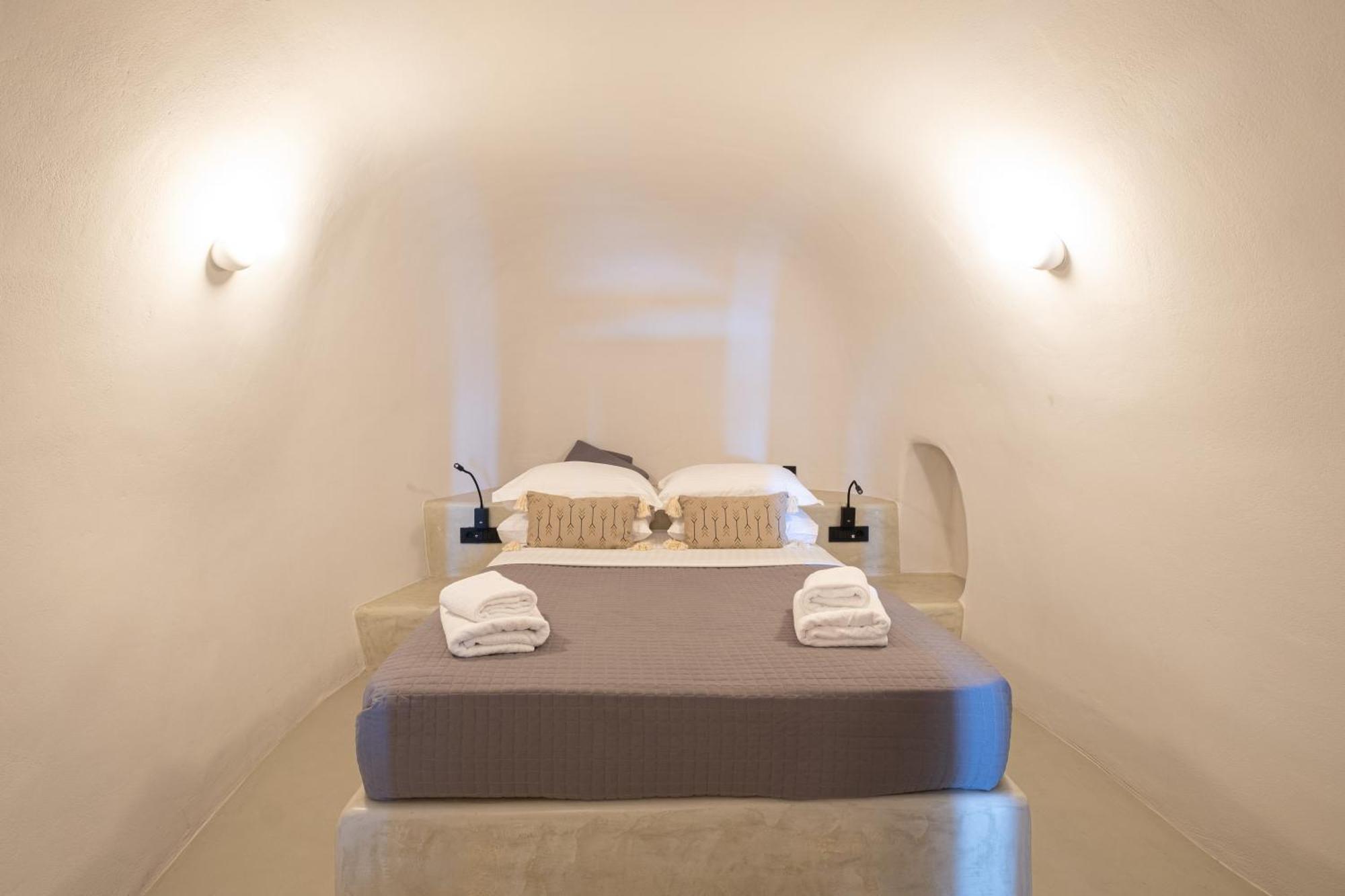 Santoroia Luxury Suites By Caldera Houses ภายนอก รูปภาพ